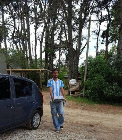 Descargando libros en la costa